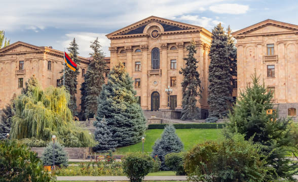 ermenistan-parlamentosu-kumar-icin-nakit-odeme-yasagini-gorustu