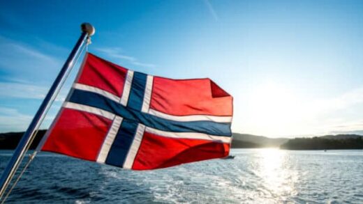 norsk-kucuk-kumar-uzerinde-sicak-suda-devrilme